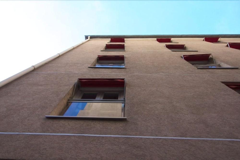 Auberge Internationale Des Jeunes Париж Екстериор снимка